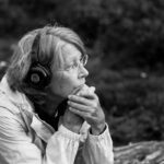 Kudde_Vrouw-luistert